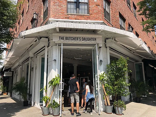 Rented by EXR | media 12