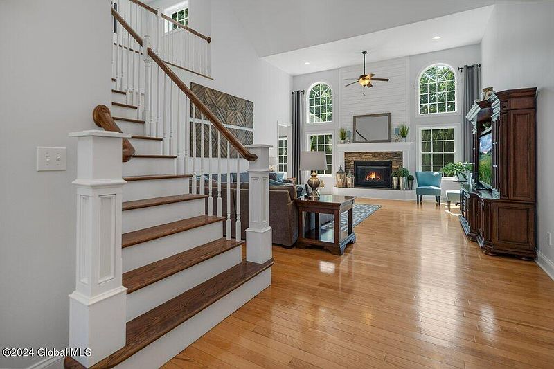 2nd image of 114 Fox Run Drive