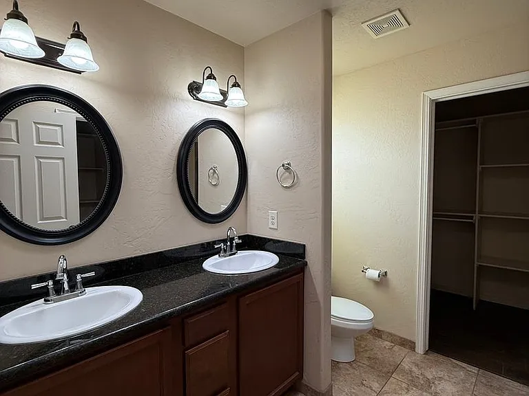 2043 Villa Napoli Loop E — Photo 31