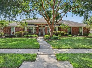903 Live Oak Ln, Seabrook, TX 77586