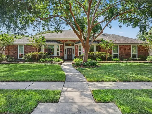 903 Live Oak Ln, Seabrook, TX 77586