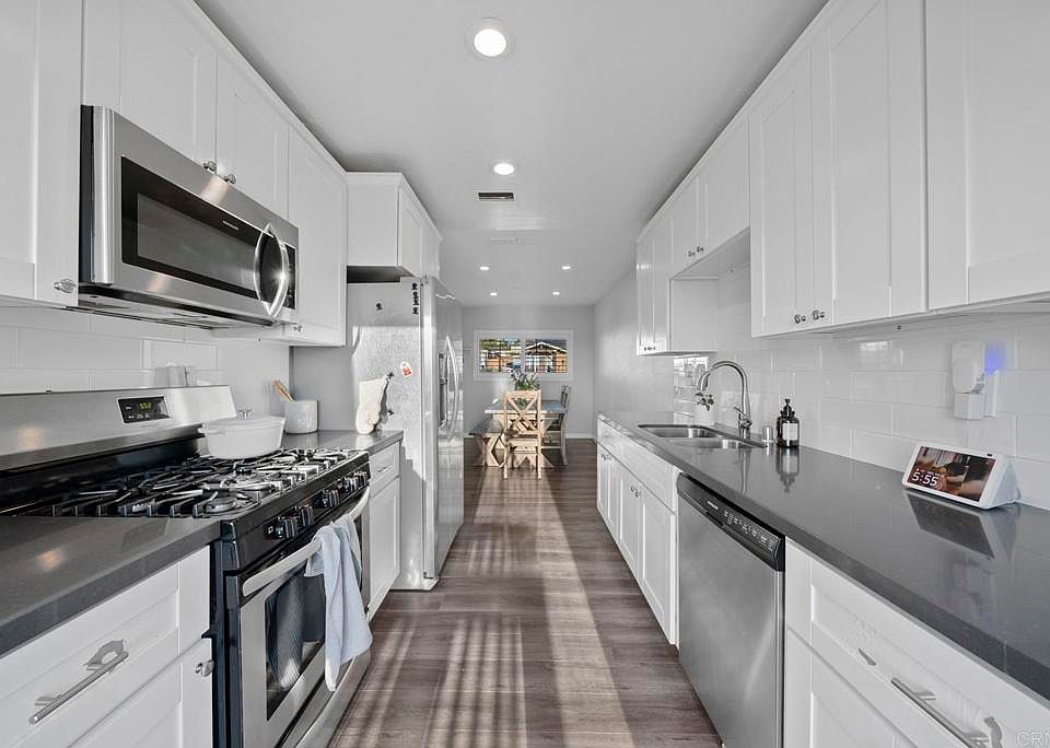 1st image of 658 Dennis Ave