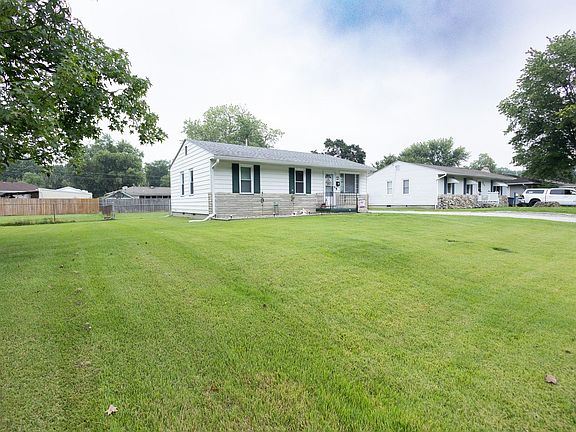 3rd image of 4024 E Riverside Dr