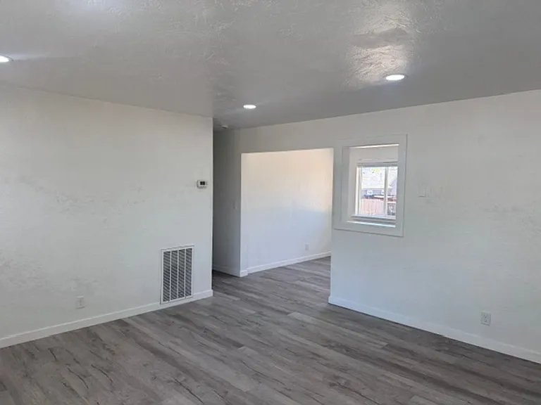 407 Oregon Ter — Photo 15