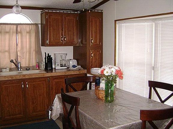 5th image of 371 Kinnamon Ln