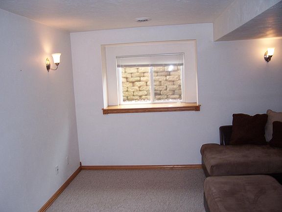 4th image of 2453 Lawrence Dr