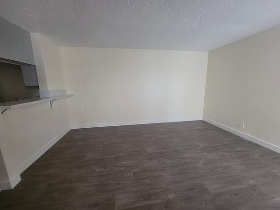 5th image of 4060 Marlborough Ave #3