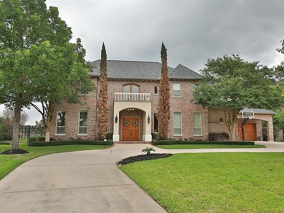 Plenty of room for guests to park with a circular and double wide driveway.