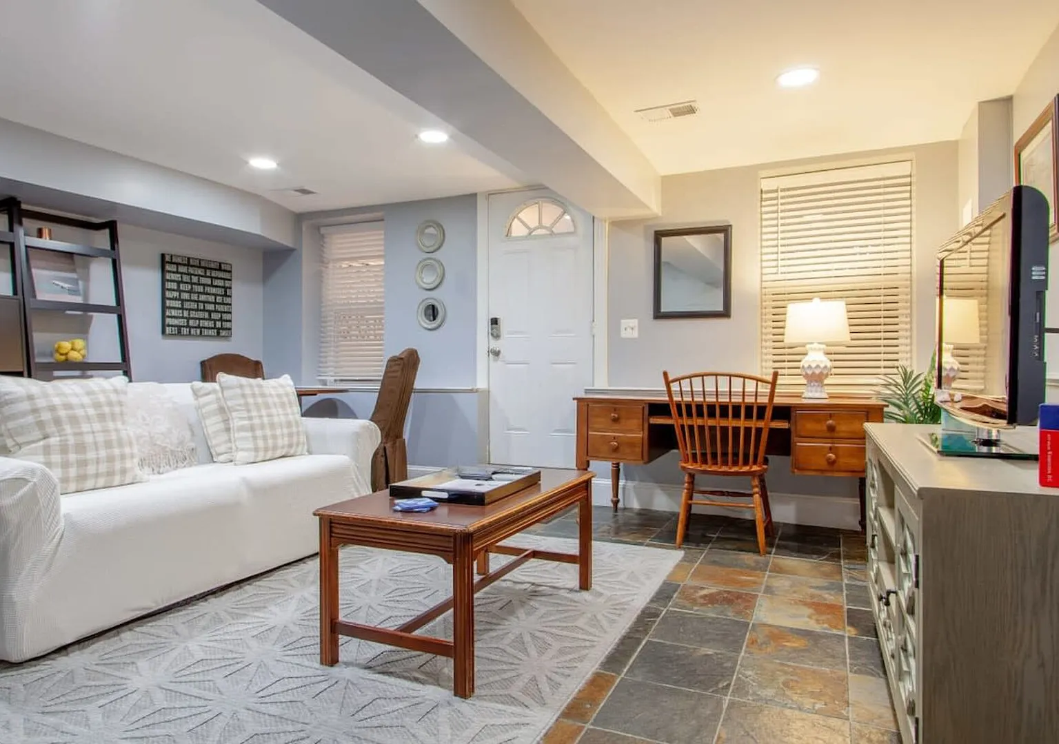 Delightful 1-BR Accommodations / Nearby METRO — Photo 1