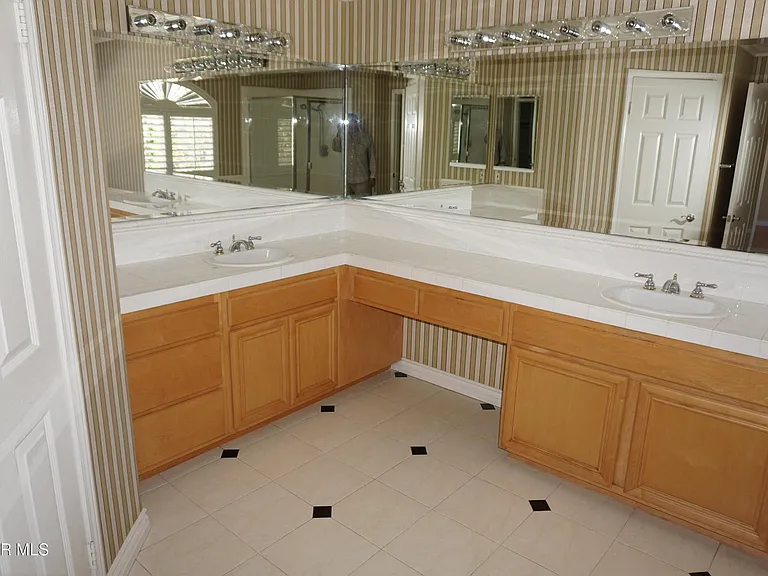 2033 Yellowthroat Pl — Photo 14