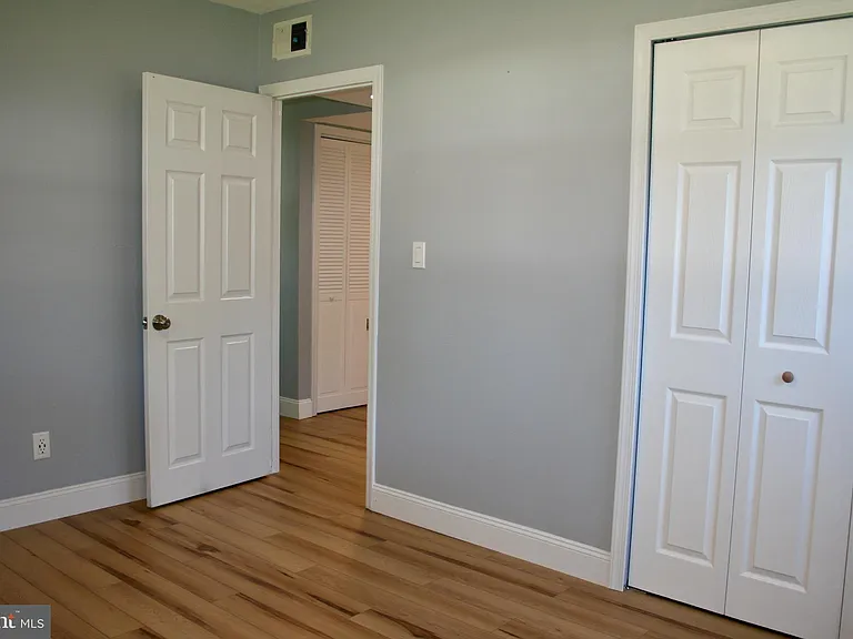 124 Stratford Ave — Photo 15