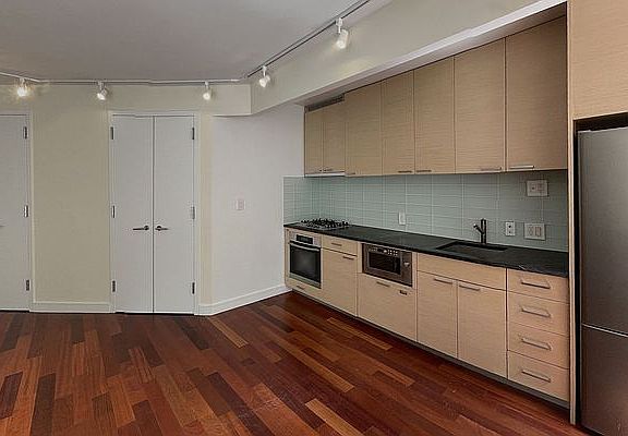 5th image of 206 E 95th St APT 3C