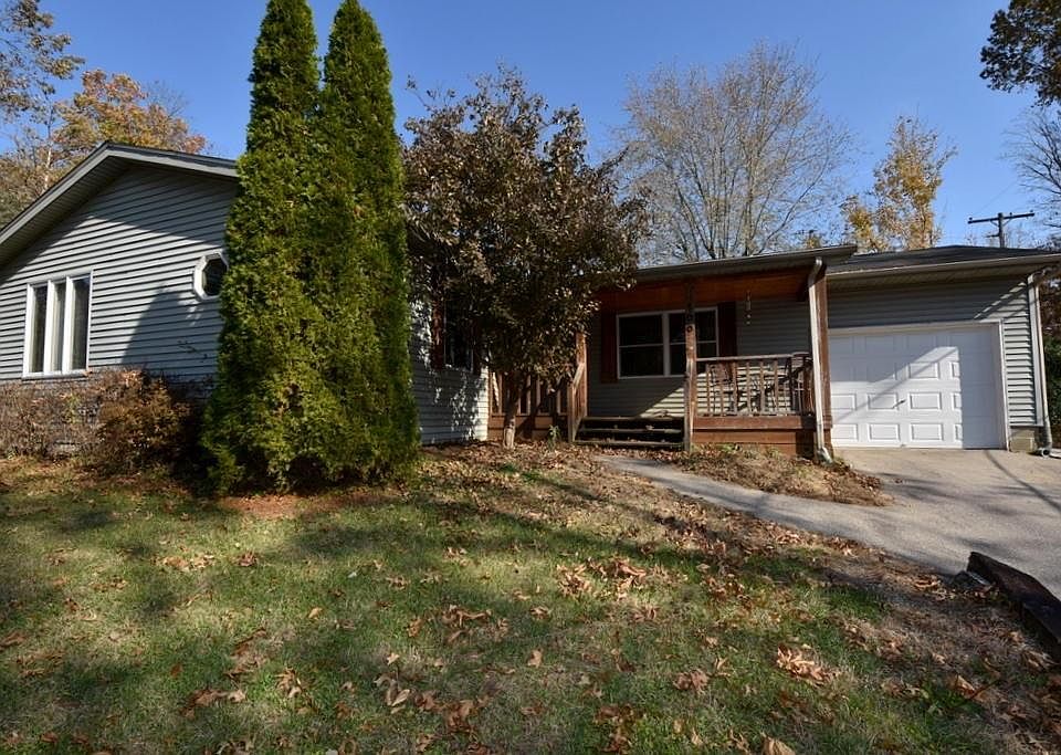 1st image of 100 N Beechwood Dr