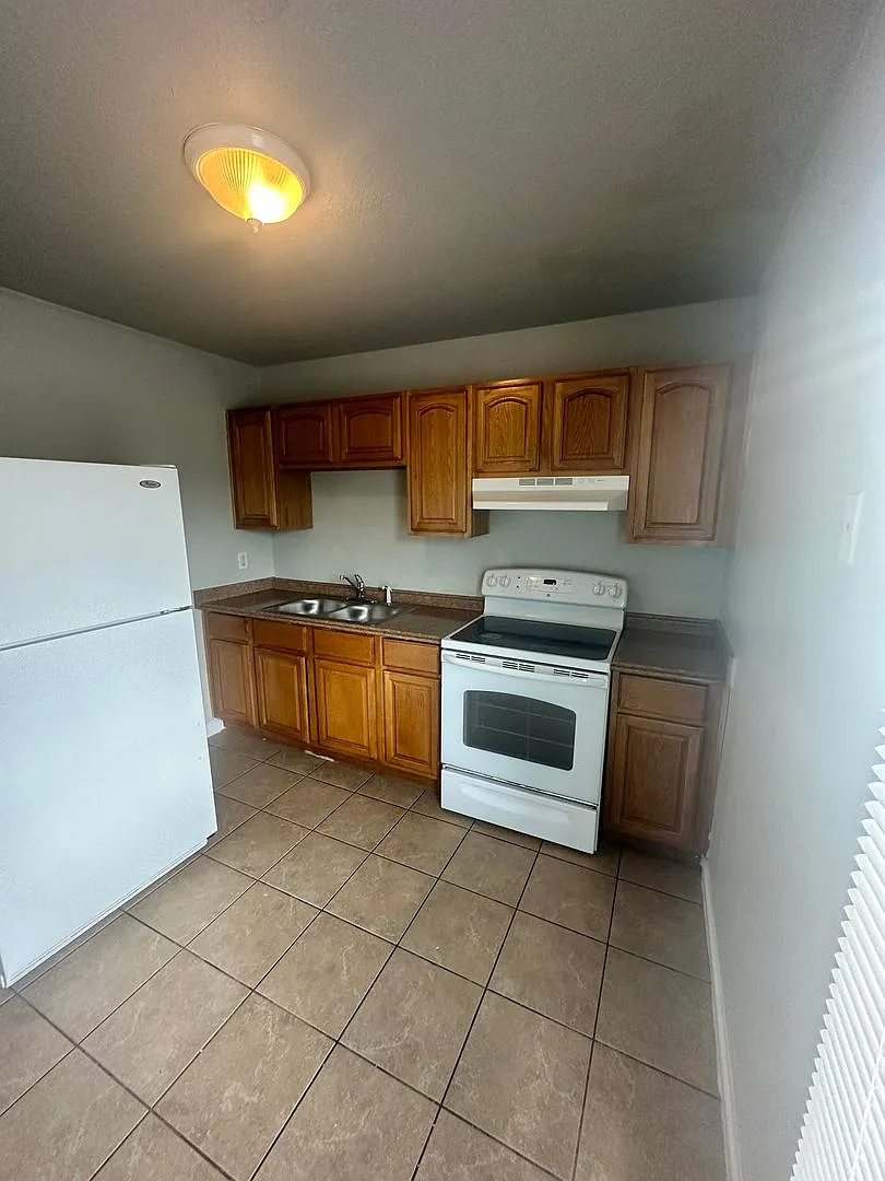 1616 E Moore 2Bedroom 1 Bath Apartment in Valdosta GA — Photo 4