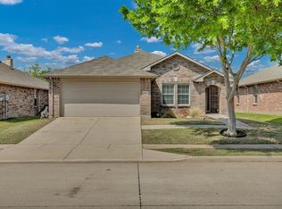1905 Nightingale Dr, Aubrey, TX 76227