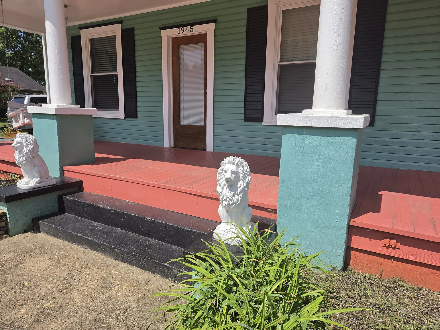 5 bed, 2400 sqft, $2,495 — Photo 3
