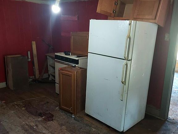 3rd image of 316 Broadway St