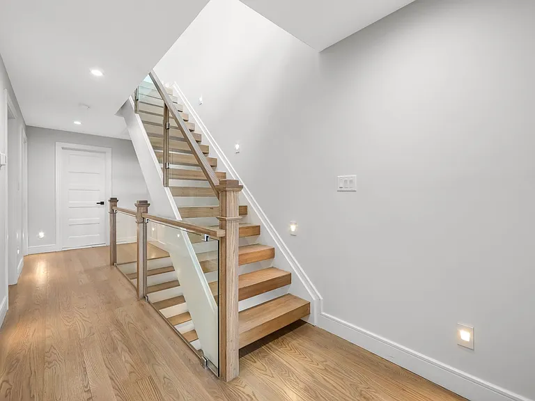 39 Washington Ave — Photo 31