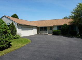 6113 Rossland Cir, Cicero, NY 13039