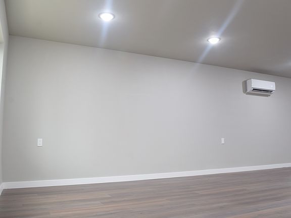 5th image of 618-620 Jury Ln #618