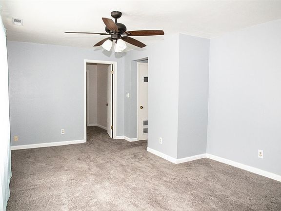 4th image of 209 Lawrence Ave