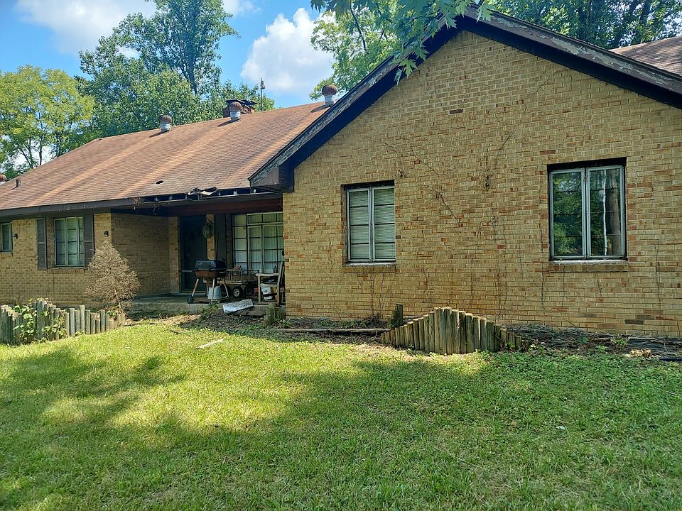 2nd image of 6111 N High School Rd