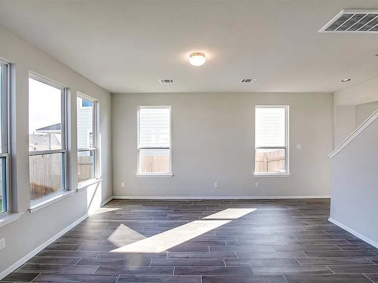 212 Stein Rd — Photo 6