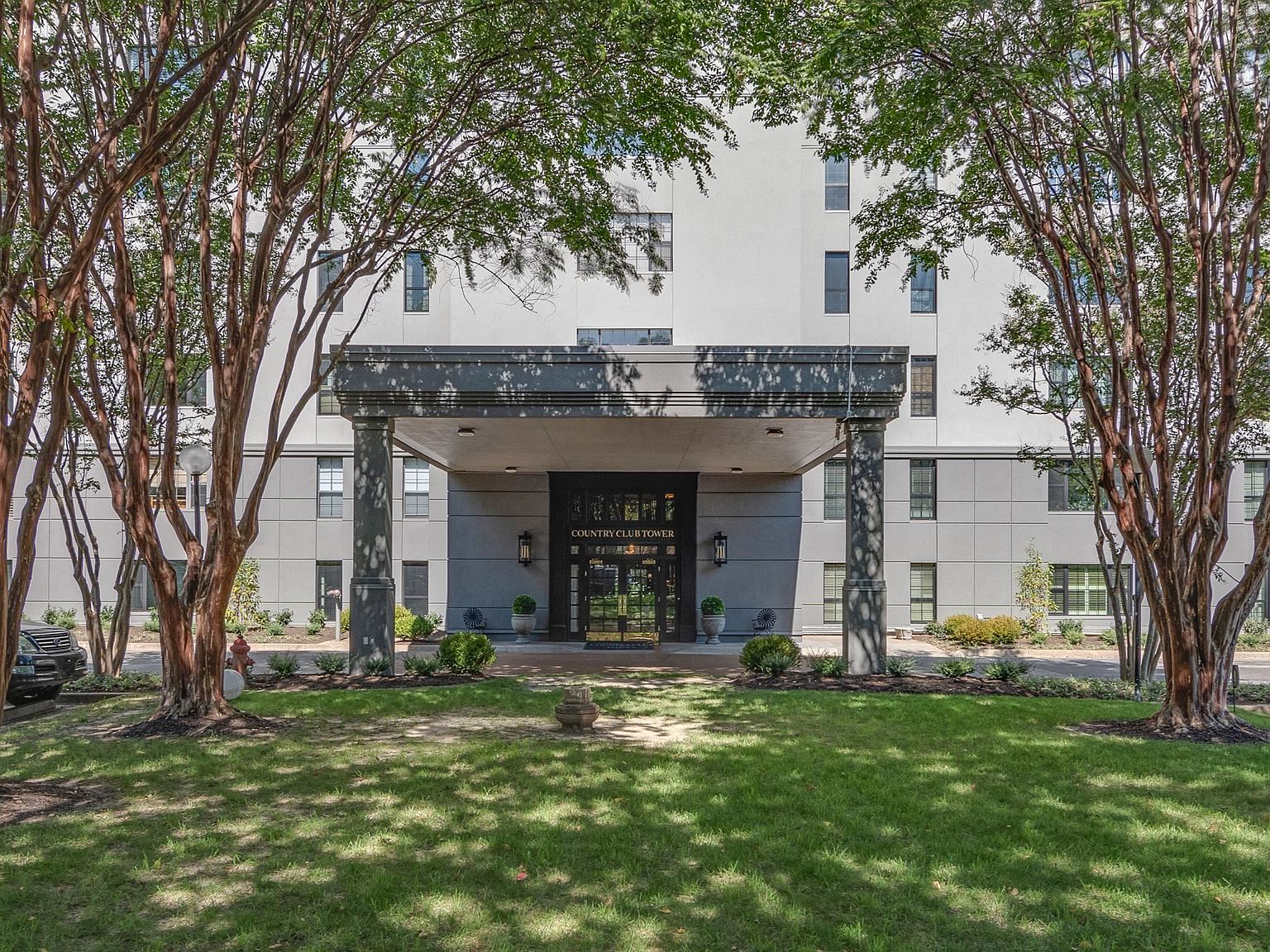 585 S Greer St APT 900