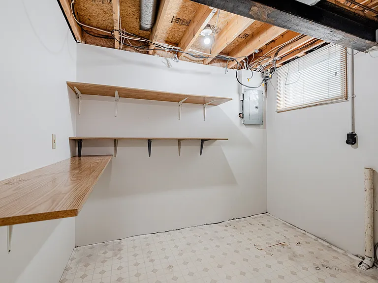 5155 S 80th St — Photo 32