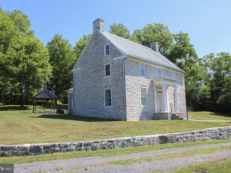 242 Fort Bowman Rd — Photo 3