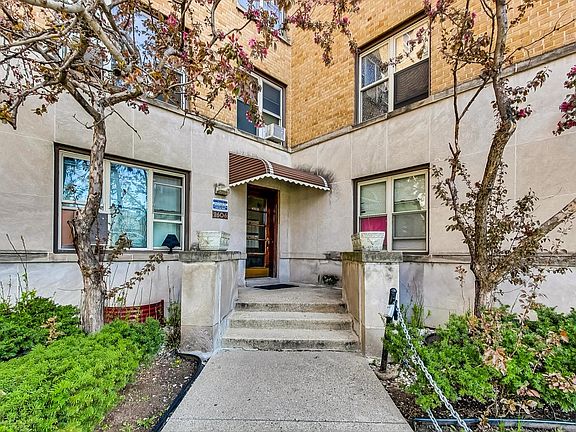 3rd image of 2606 W Balmoral Ave APT 210