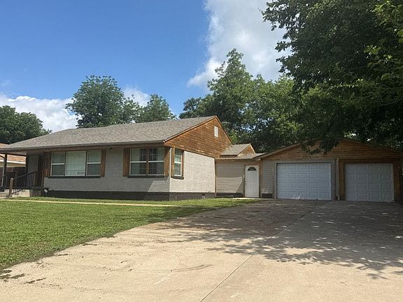 2nd image of 1420 W Idaho Ave