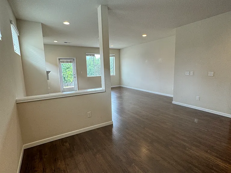 17531 SE Pinnacles St — Photo 7
