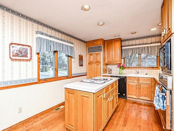 5th image of 785 Townhouse Ln