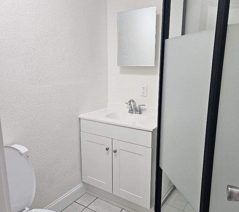 1st image of 403 N School St APT 5