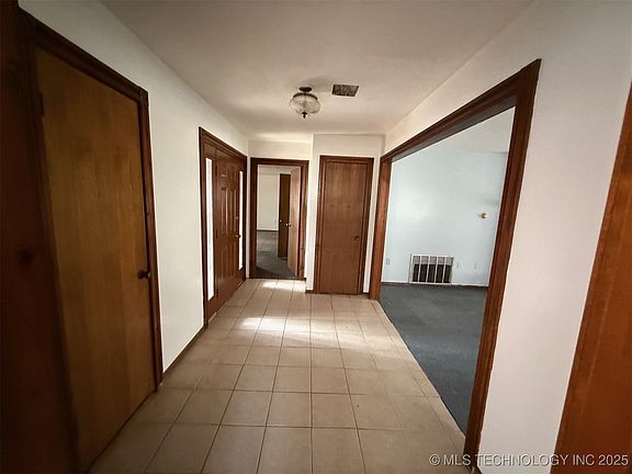 4th image of 620 S 24th St