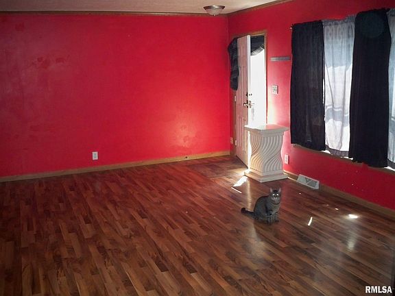 4th image of 7555 W Walnut St