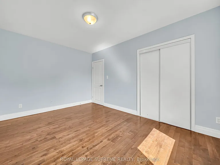 135 Kingsway Cres #4 — Photo 29