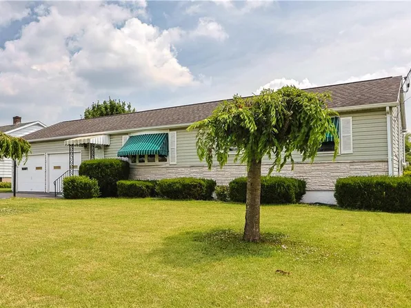 82 N Broad St, Nazareth, PA 18064