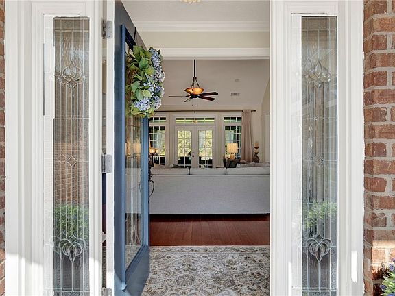 4th image of 68 Crestwood Drive