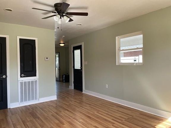 3rd image of 5244 Warwick Dr