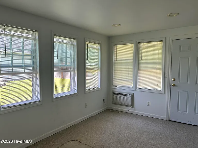 212 W Woodbine Ter — Photo 38