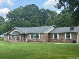 677 Edgewood Dr, Texarkana, AR 71854