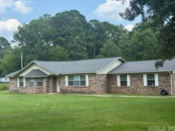 677 Edgewood Dr, Texarkana, AR 71854