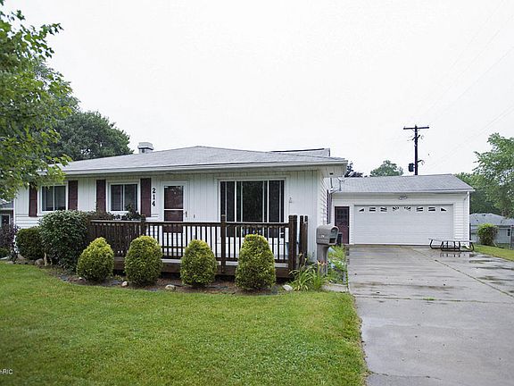 3rd image of 214 Clover Ln