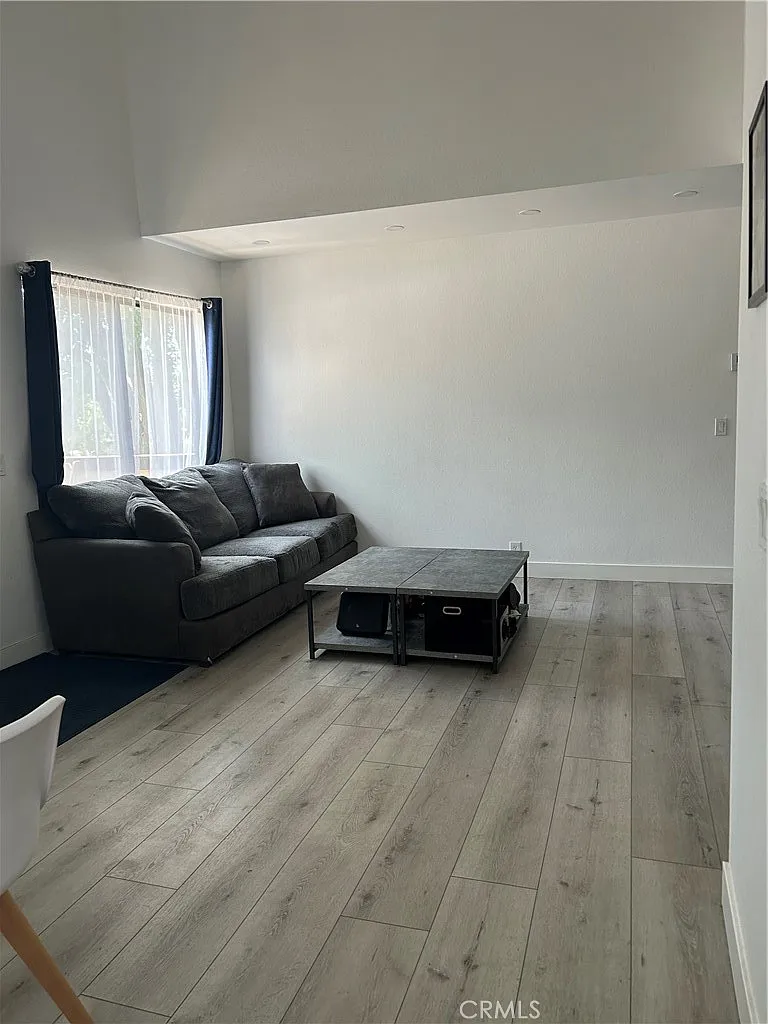2 bed, 1031 sqft, $3,100 — Photo 4