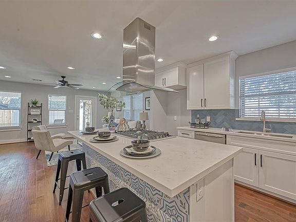 4th image of 206 Avenue Of Oaks St