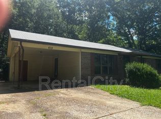 619 Parkburg Rd, Pinson, TN 38366