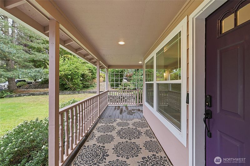 3rd image of 528 Seahawk Street SE