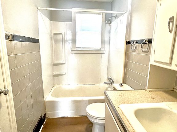 5th image of 408 E Parkland Ave